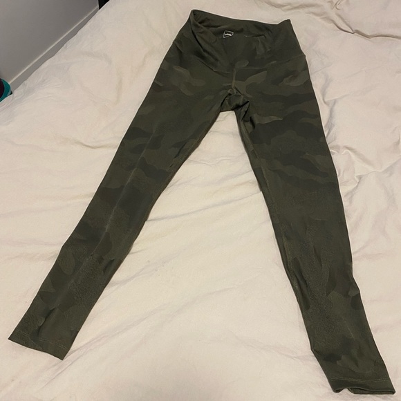TNF camo base layer leggings medium EUC - Picture 1 of 3